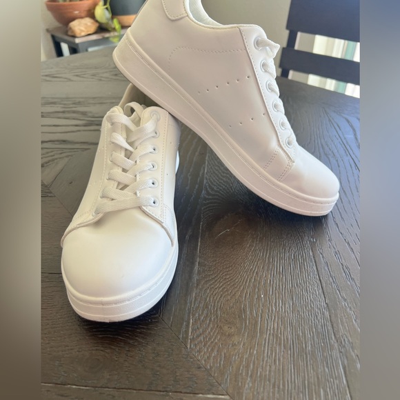 Trendy tennis shoes - Picture 13 of 13